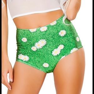 M/L High Wasted Scrunch Booty Daisy Booty Shorts!